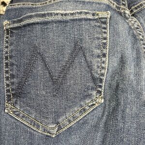 Mother High Waisted Looker Ankle Fray Size 27